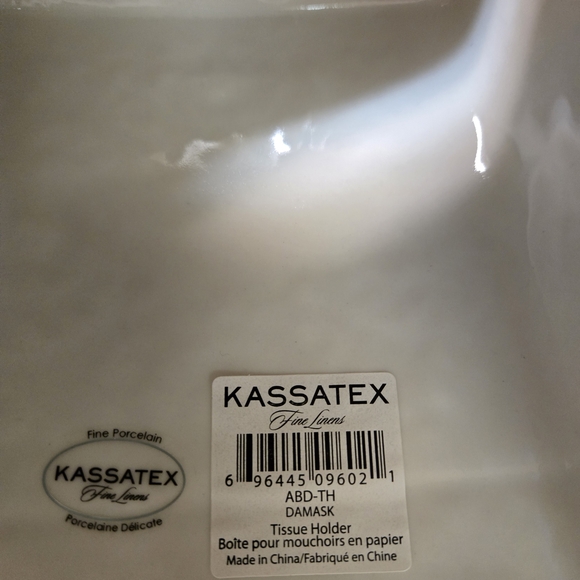 Kassatex Fine Porcelain Tissue Holder - Picture 3 of 5